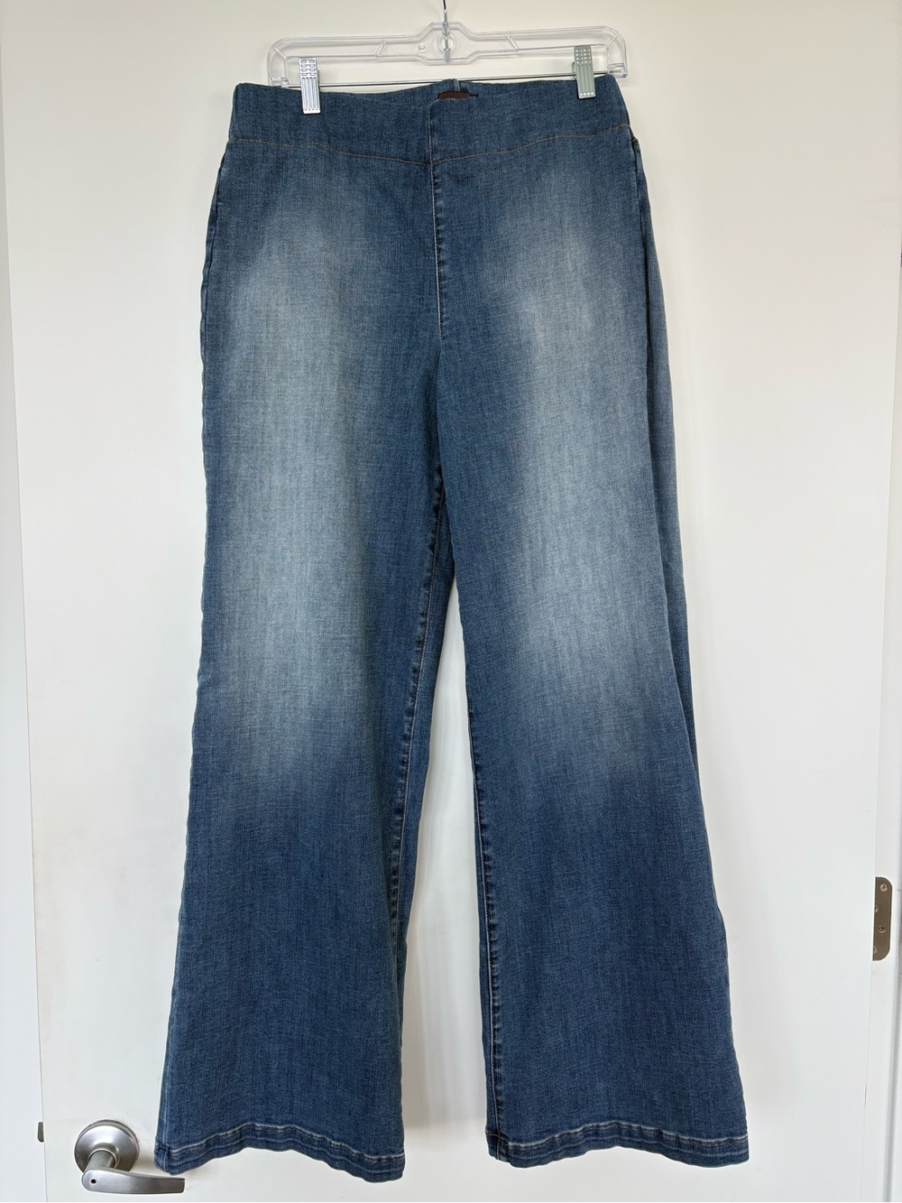 NYDJ wide-leg denim Iift x tuck technology Slimming sz 10